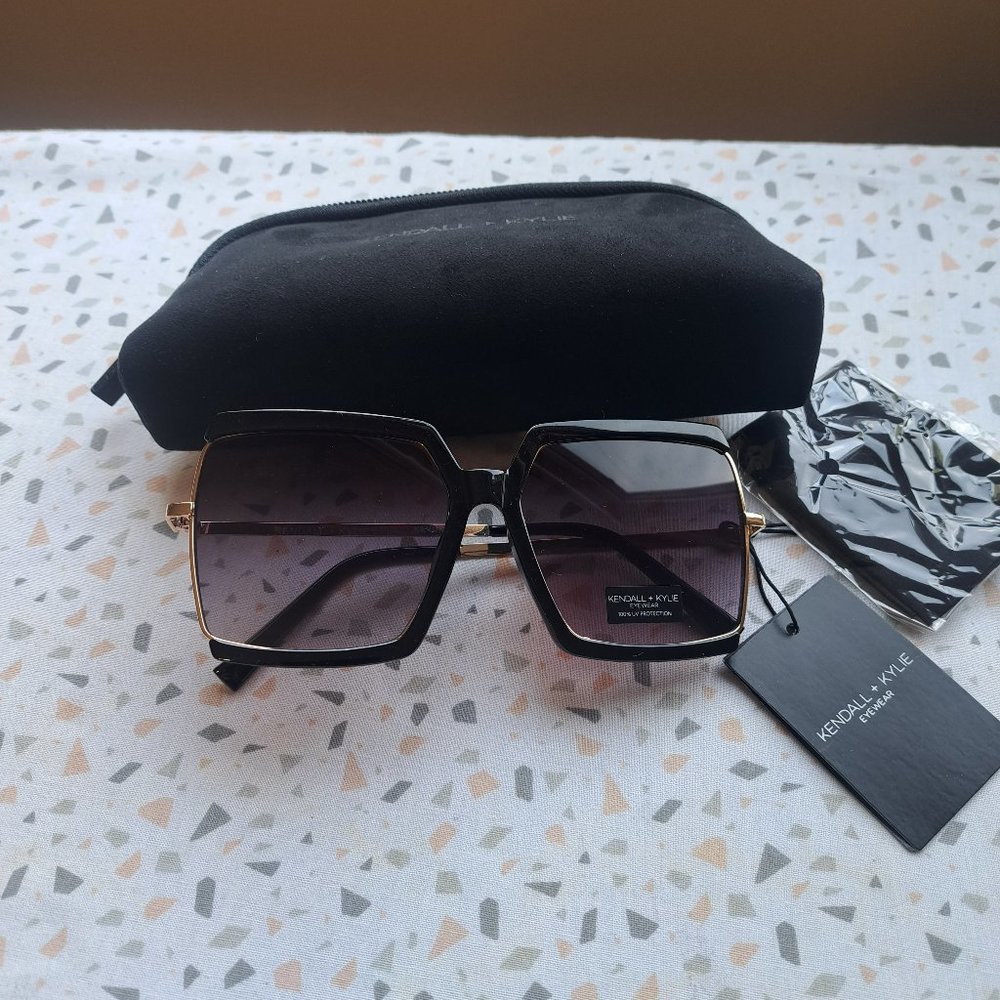 Kendall & Kylie Sunglasses NWT
